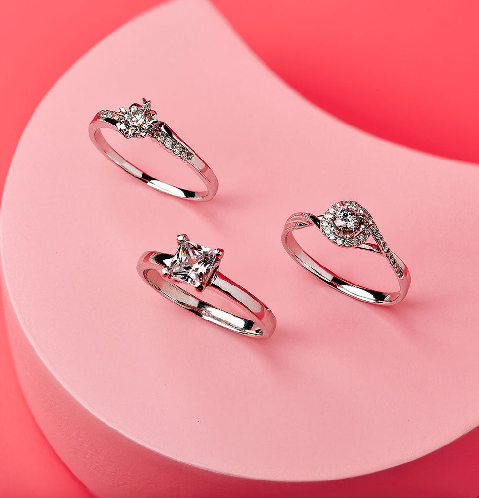 Cómo Insinuar qué Anillo de Compromiso Quieres